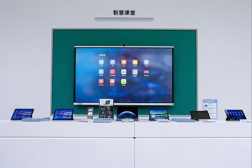 智慧教育新篇章 華為擎云亮相第七屆深圳教育裝備博覽會，展示計算機軟硬件及輔助設備一體化解決方案